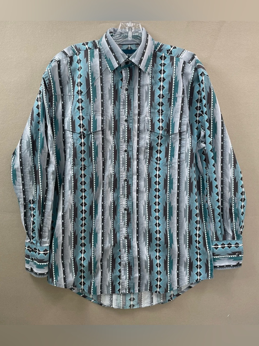 Vintage 90’s Wrangler men’s Aztec button up shirt medium pearl snap western blue